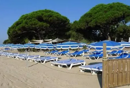 Dans Domaine Avec Piscine Et Acces Privee *