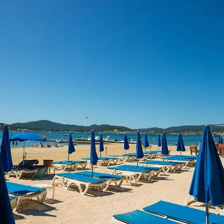 Dans Domaine Avec Piscine Et Acces Privee Villa *