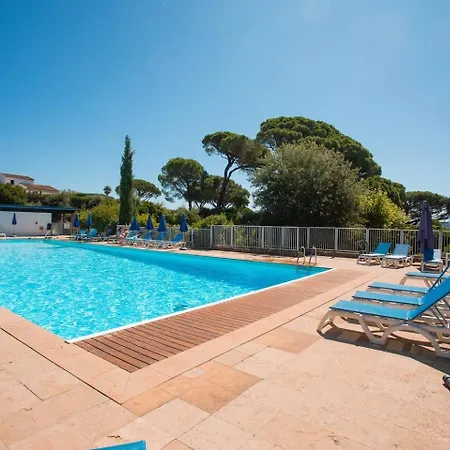 Dans Domaine Avec Piscine Et Acces Privee *