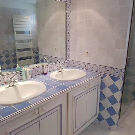 Dans Domaine Avec Piscine Et Acces Privee Les Rives De Beauvallopn Villa