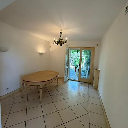 Dans Domaine Avec Piscine Et Accès Privée Les Rives De Beauvallopn *