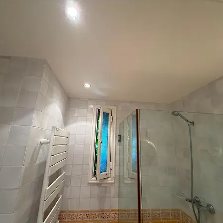 Dans Domaine Avec Piscine Et Accès Privée Les Rives De Beauvallopn Villa